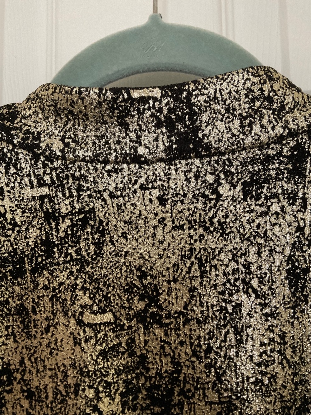 DONNA KARAN Lovely black & gold long sleeve top.  SIZE LARGE.  MAKE A STATEMENT! - Picture 8 of 11
